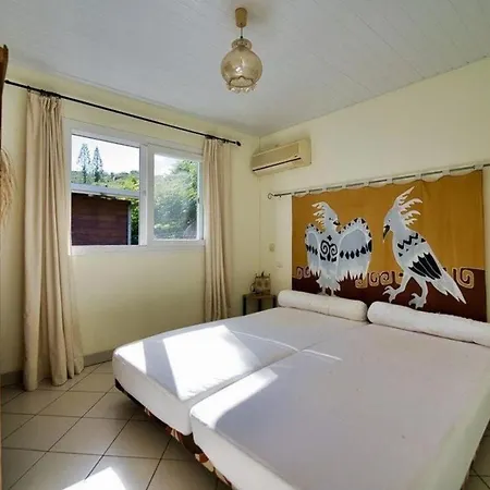 Shtepi E Gjere Buze Detit Сasa de vacaciones